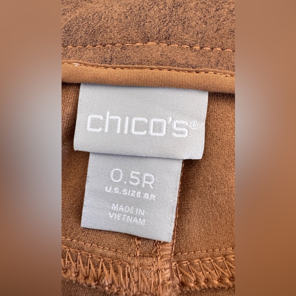 Chico’s Size 6 ( 0.5) Brown/tan faux leather 5 pocket pants. Like new condition - Picture 3 of 12
